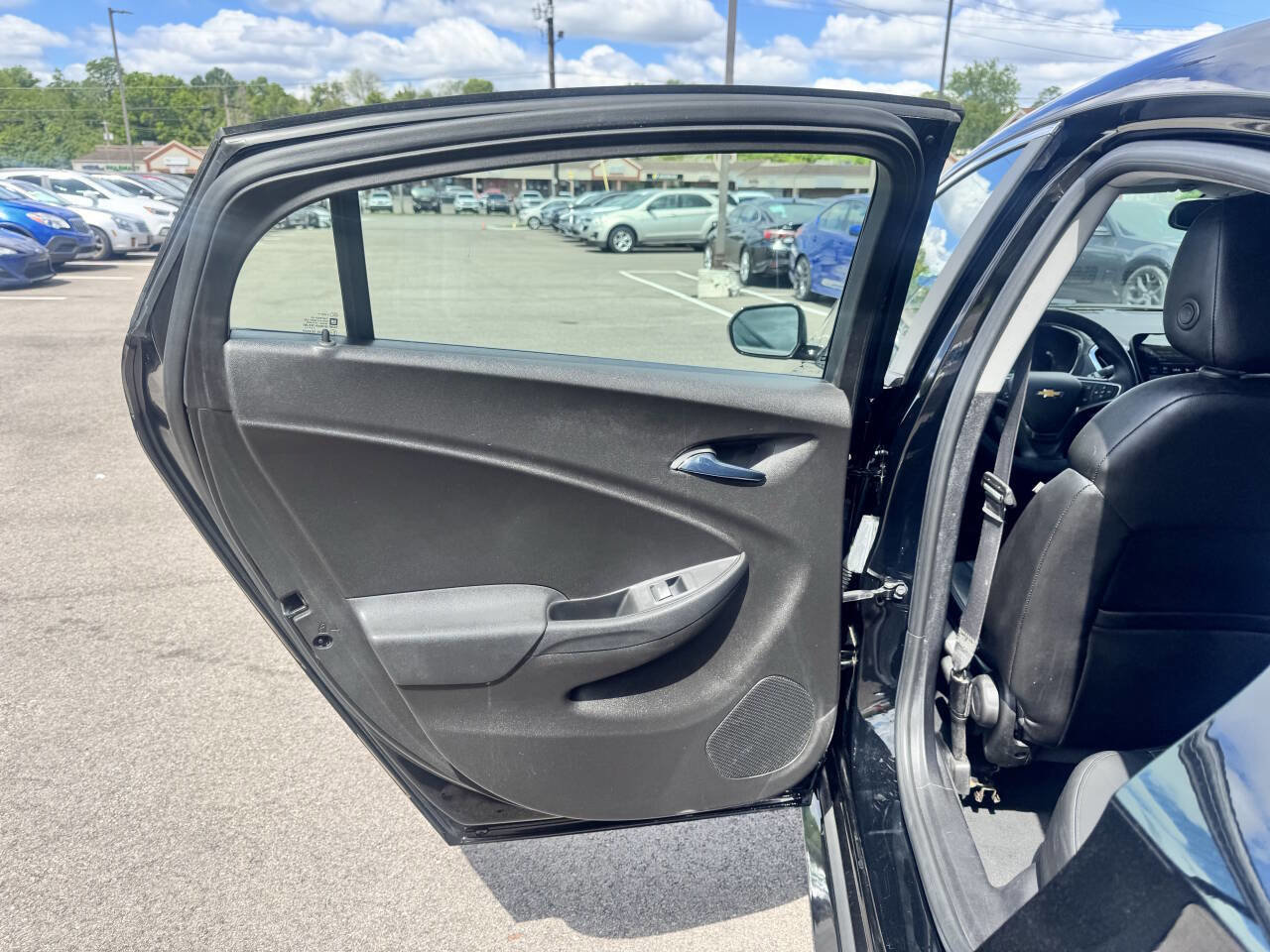 Used 2018 Chevrolet Volt Premier w/ Driver Confidence Package FWD image 15