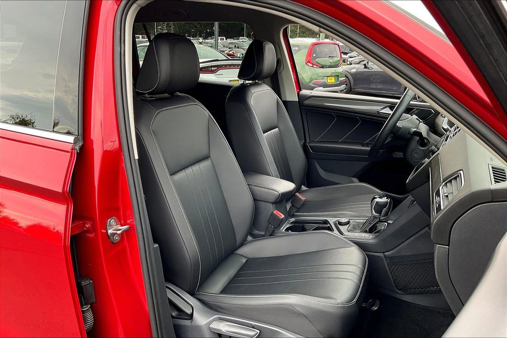 Used 2022 Volkswagen Tiguan SE image 39