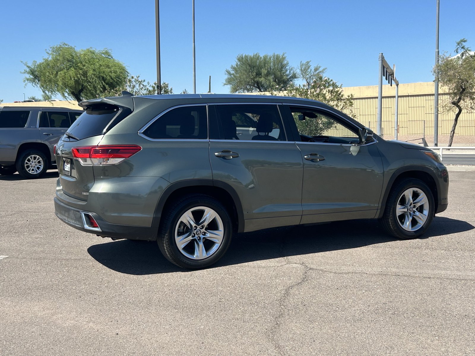 Used 2017 Toyota Highlander Limited FWD image 5