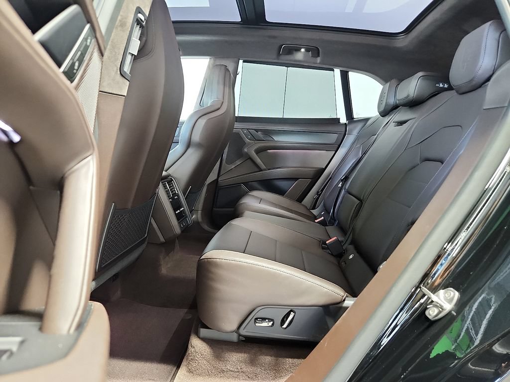 New 2026 Porsche Cayenne Turbo AWD/4WD image 11