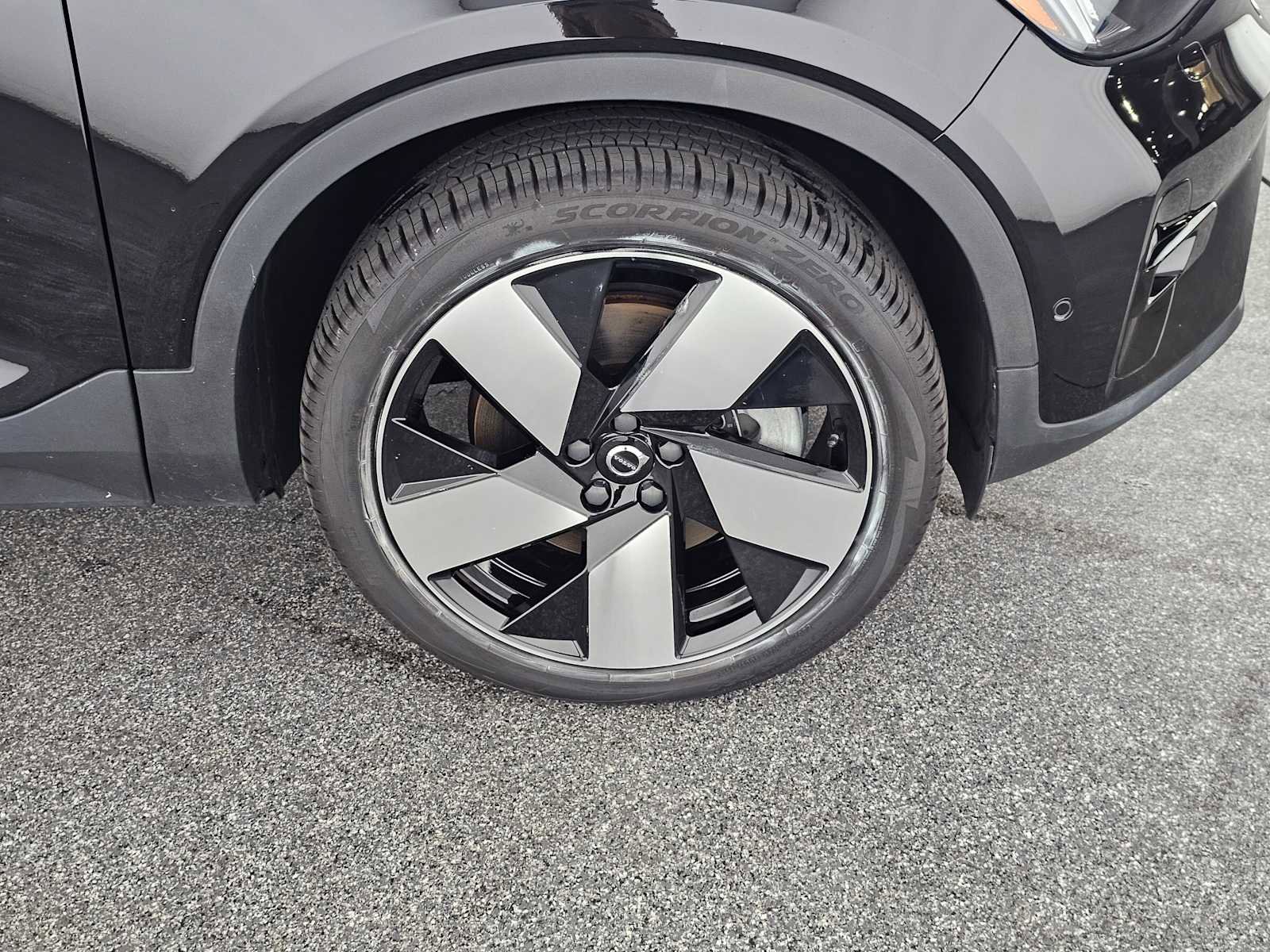 Used 2023 Volvo C40 P8 Recharge Ultimate image 9