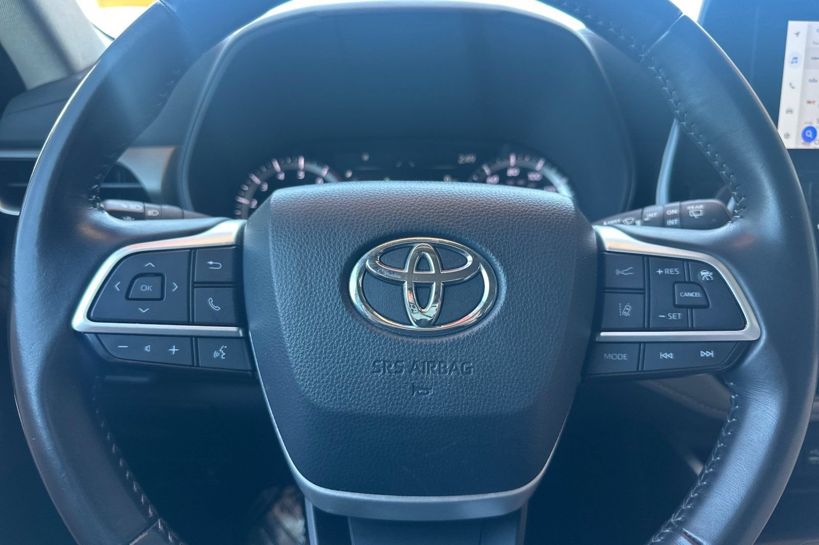 Used 2024 Toyota Highlander LE AWD/4WD image 26