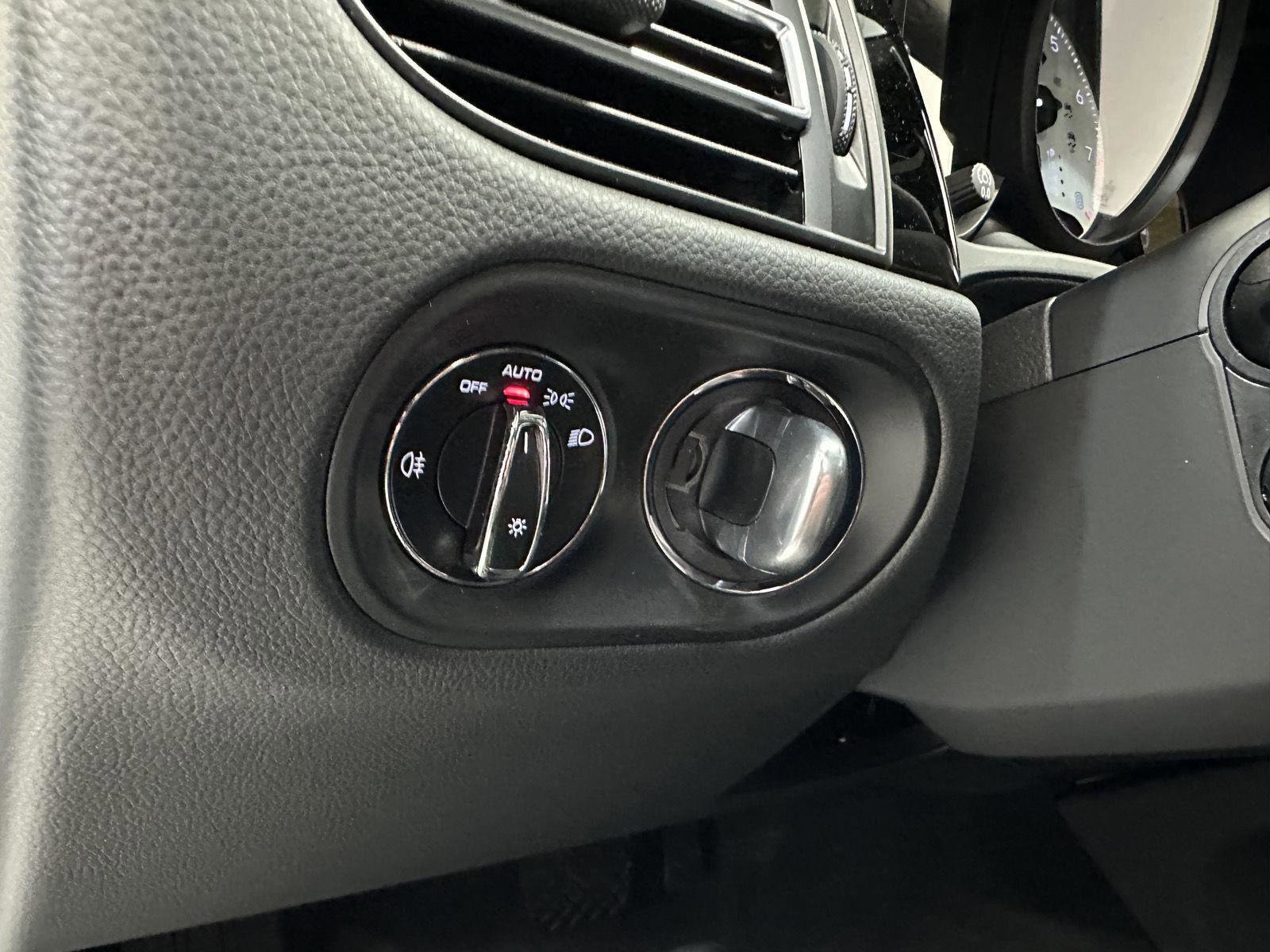 New 2025 Porsche Macan Turbo image 21