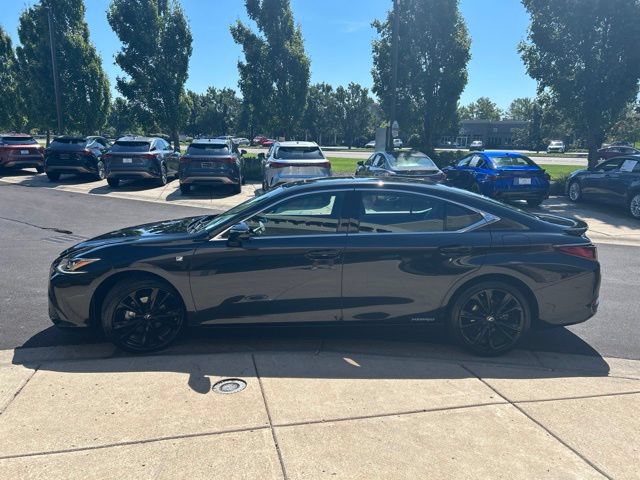 Used 2022 Lexus ES 300h F Sport w/ Accessory Package 2 FWD image 4