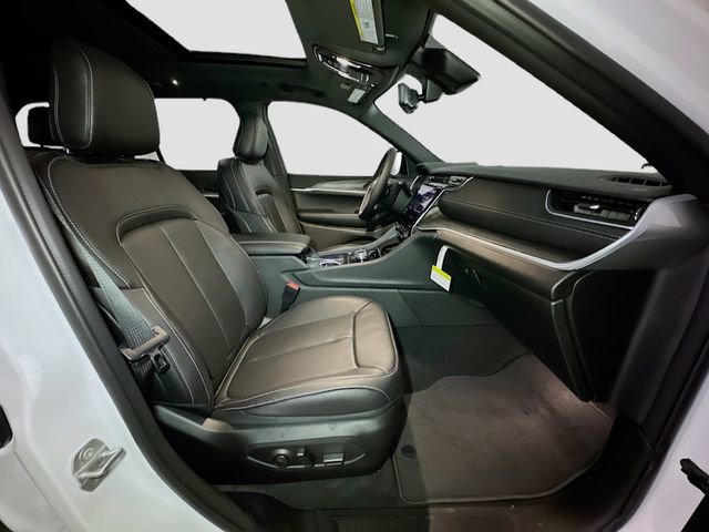 New 2025 Jeep Grand Cherokee Limited w/ Luxury Tech Group II image 32