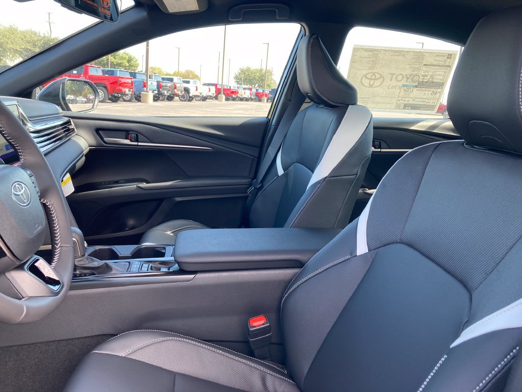 New 2026 Toyota Camry SE w/ Convenience Package FWD image 2