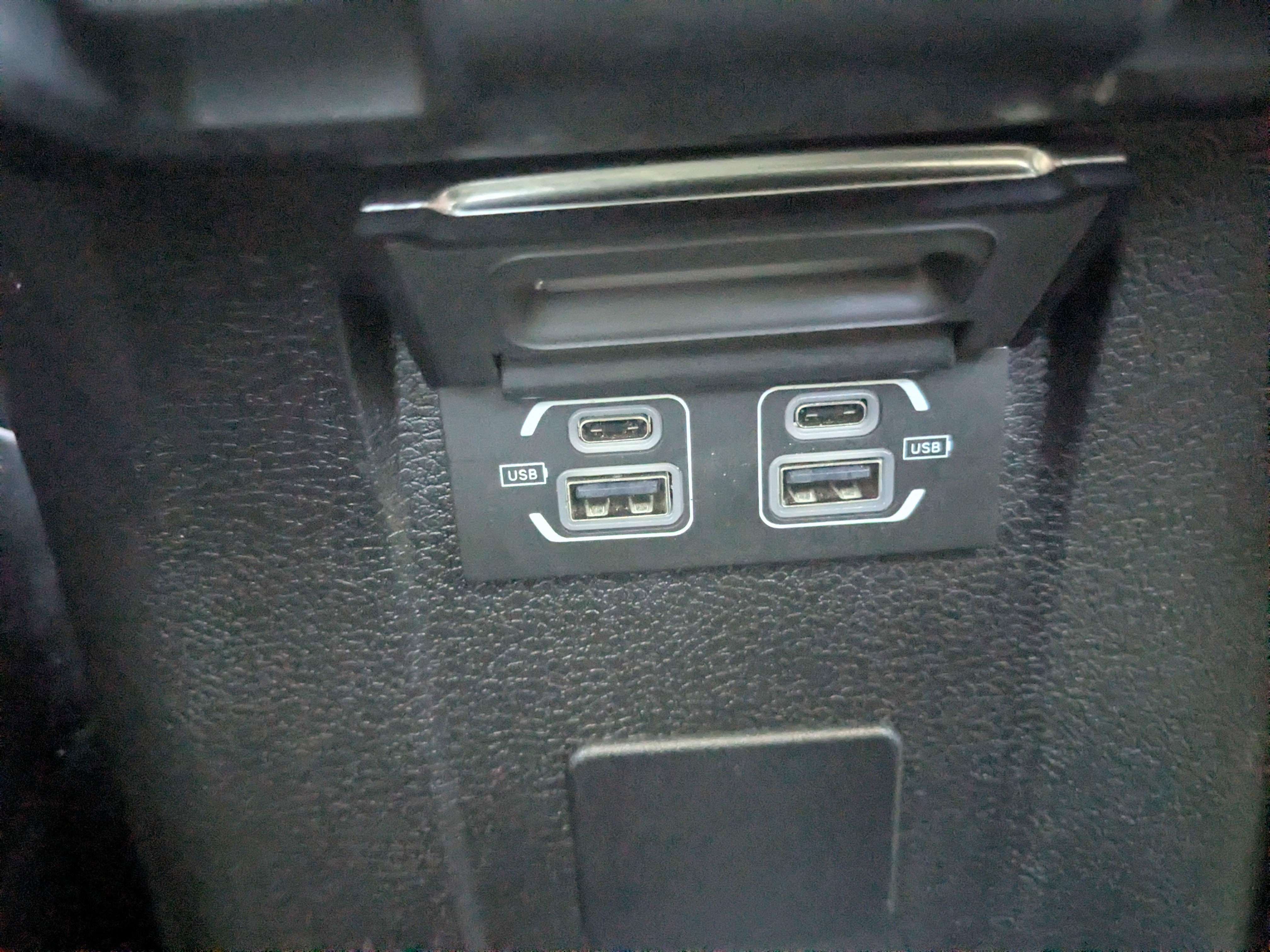 Used 2022 Jeep Gladiator Mojave w/ Cold Weather Group image 17