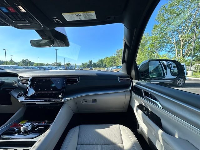 Used 2025 Jeep Wagoneer Series III w/ Premium Group I AWD/4WD image 32