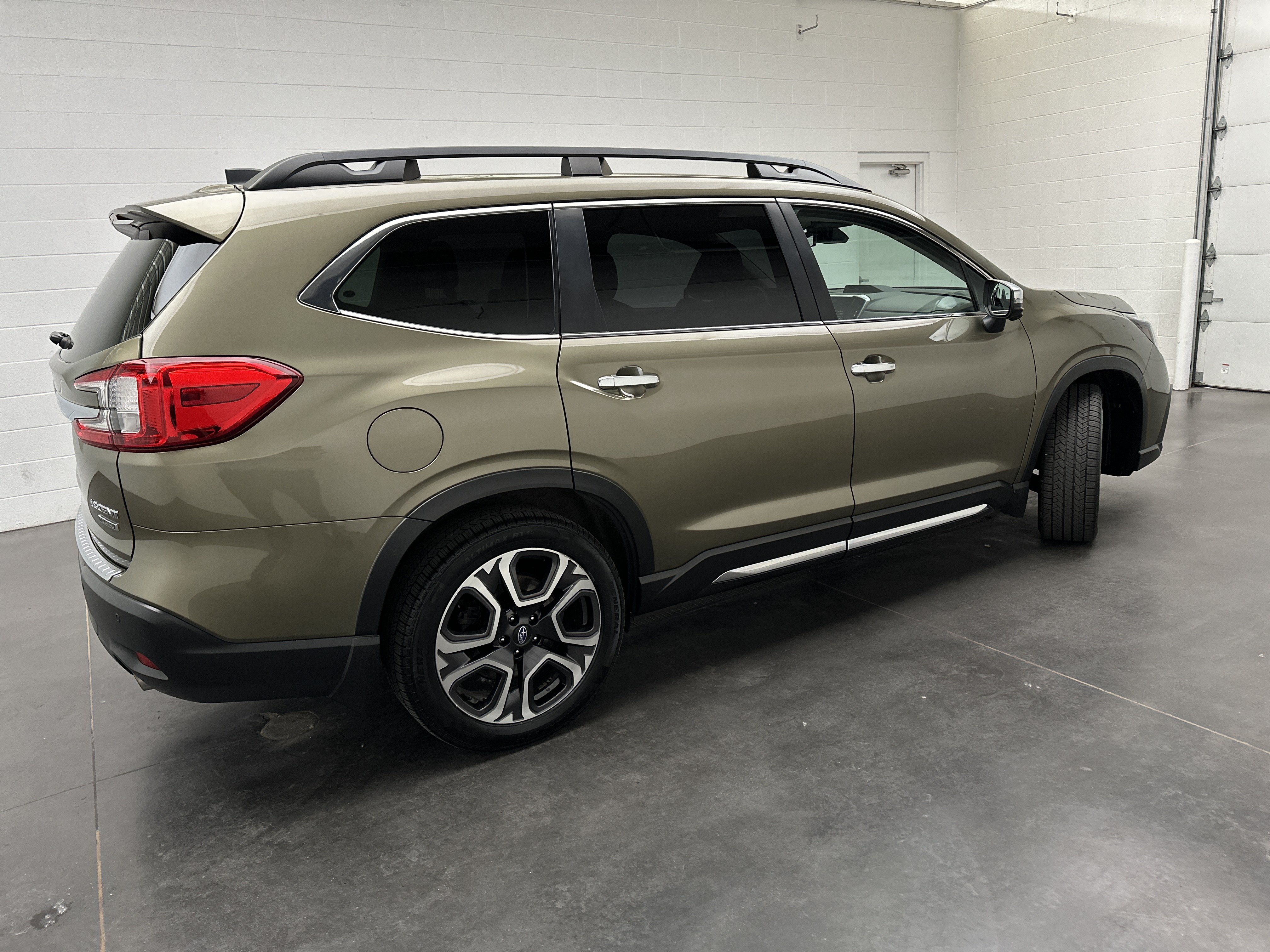 Used 2023 Subaru Ascent Touring AWD/4WD image 9