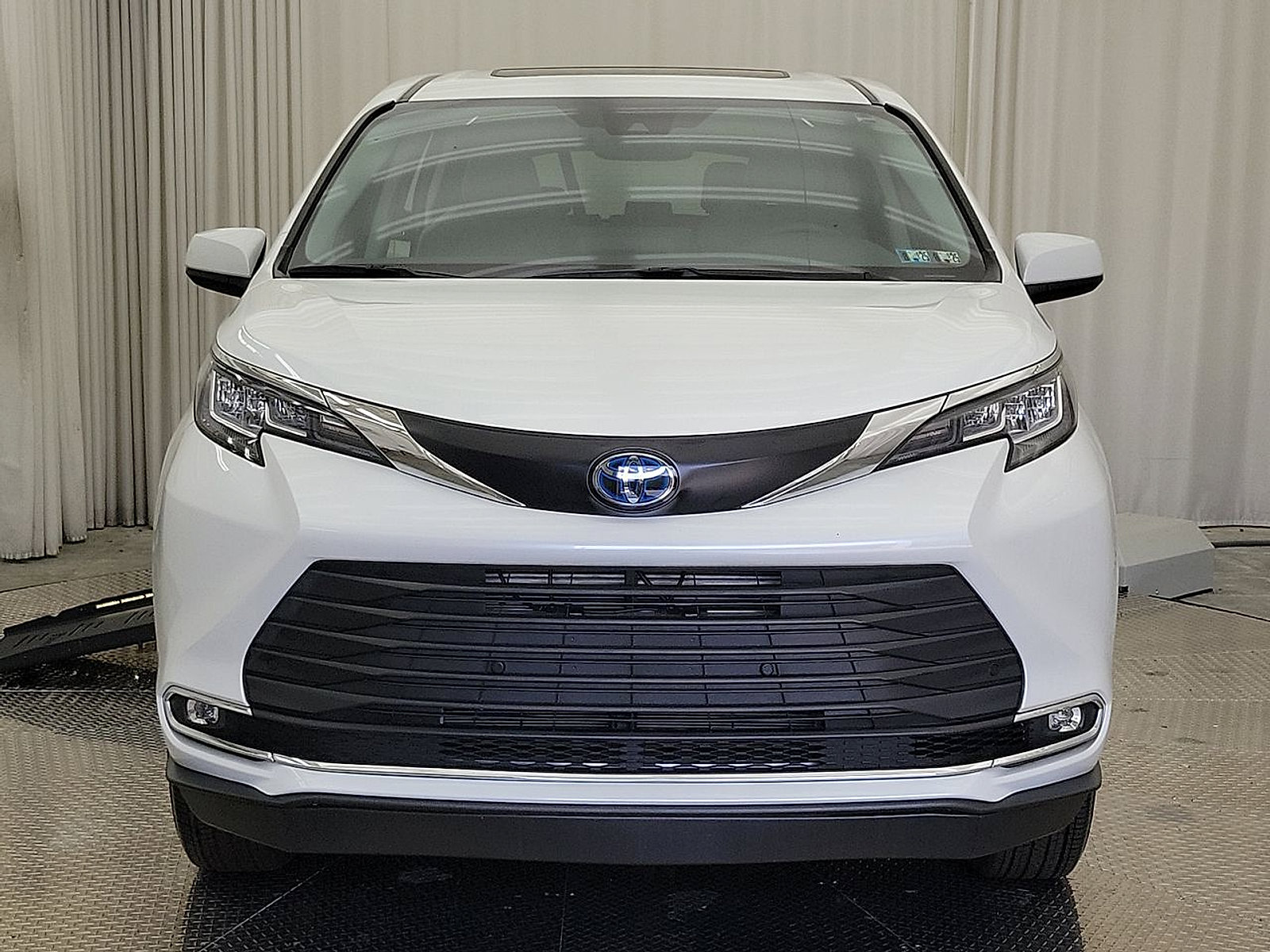 Used 2022 Toyota Sienna XLE FWD image 28