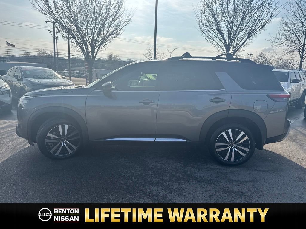 Certified 2025 Nissan Pathfinder Platinum w/ Black Appearance Package image 5