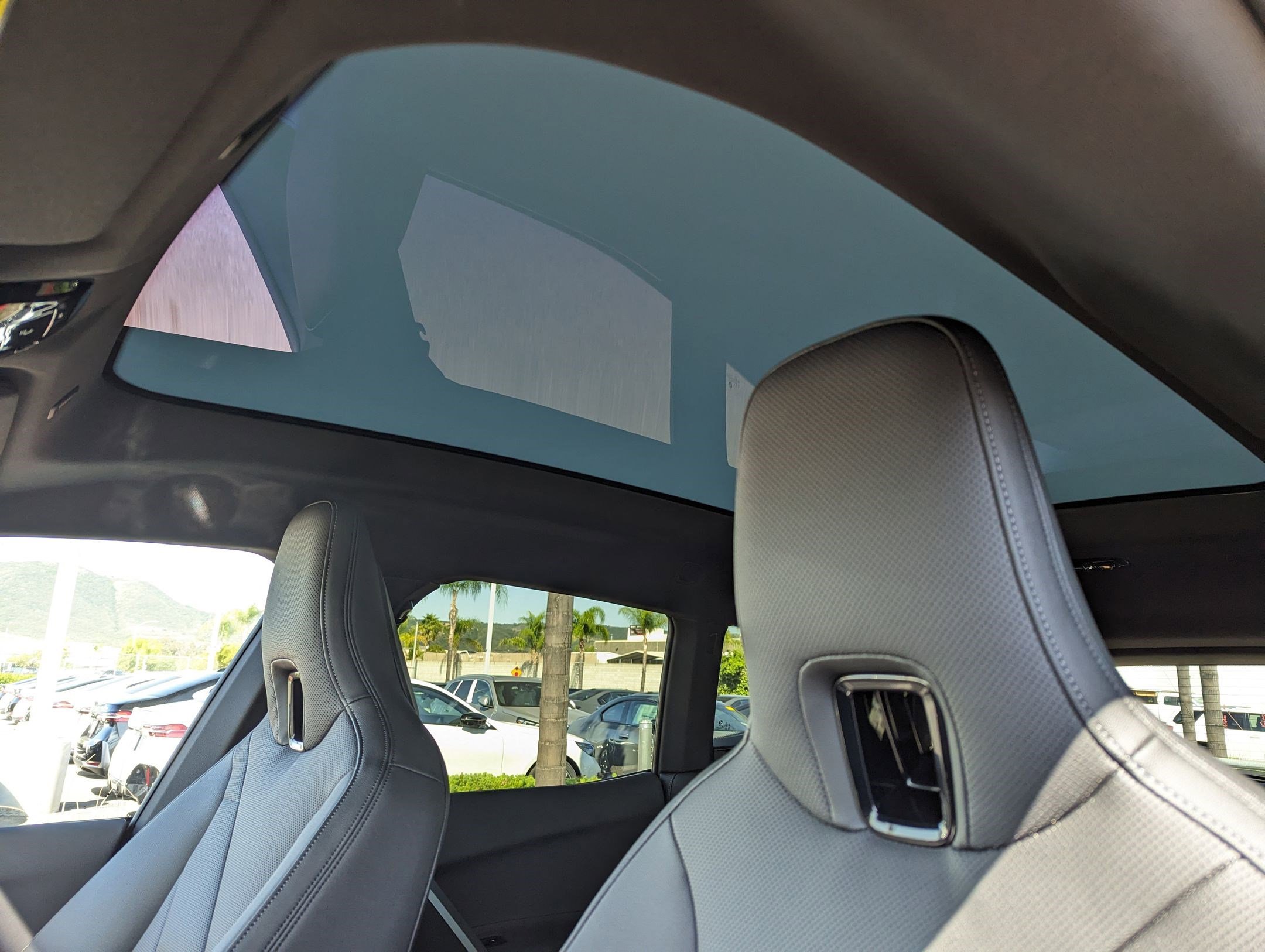 Used 2025 BMW iX xDrive50 w/ Premium Package image 29