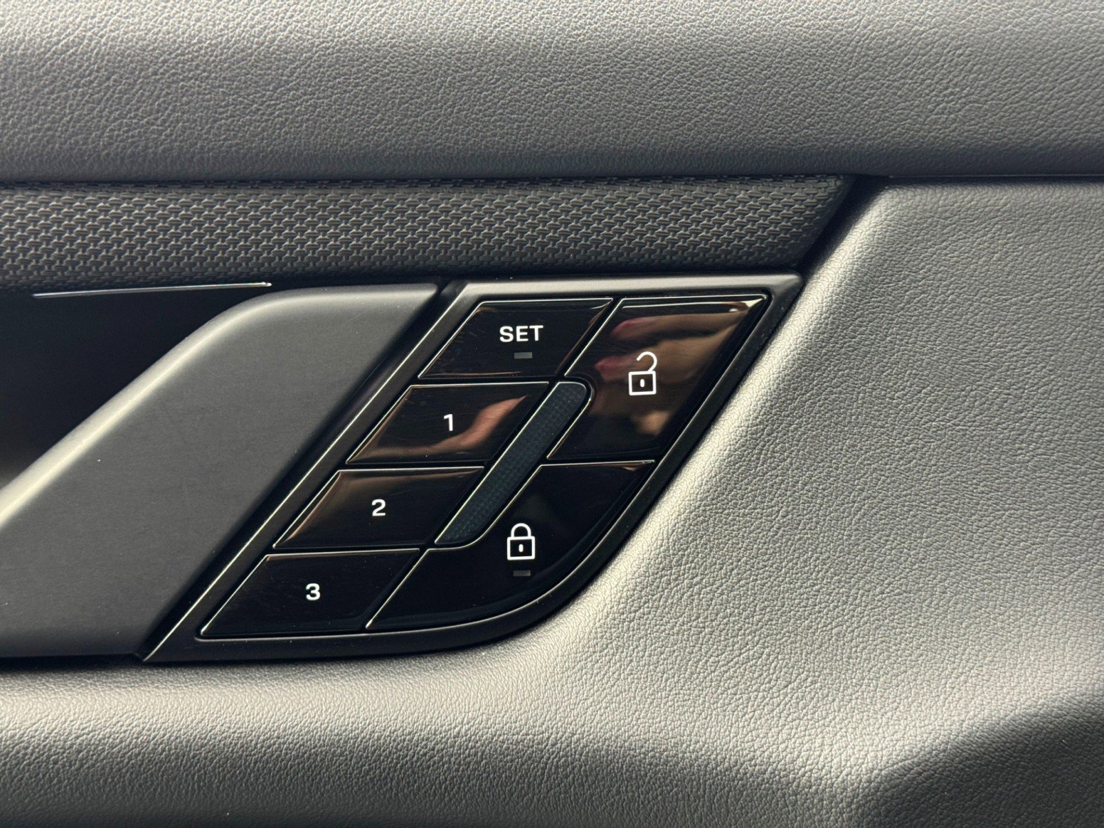 Used 2020 Porsche Taycan 4S w/ Premium Package image 17