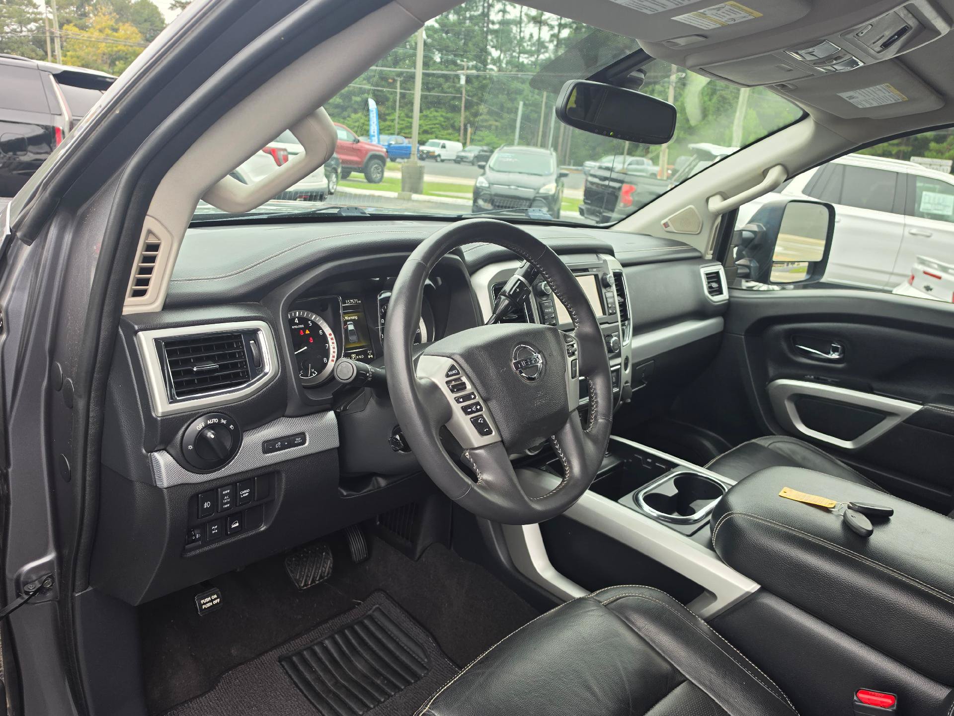 Used 2017 Nissan Titan PRO-4X w/ Pro-4x Convenience Package AWD/4WD image 6