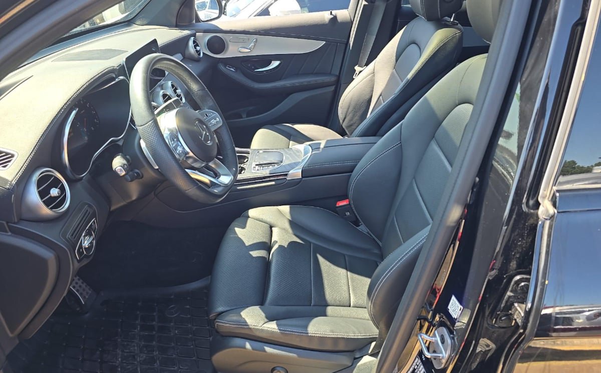 Used 2023 Mercedes-Benz GLC 300 4MATIC Coupe image 3
