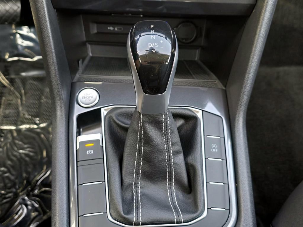 Used 2024 Volkswagen Tiguan SE image 25