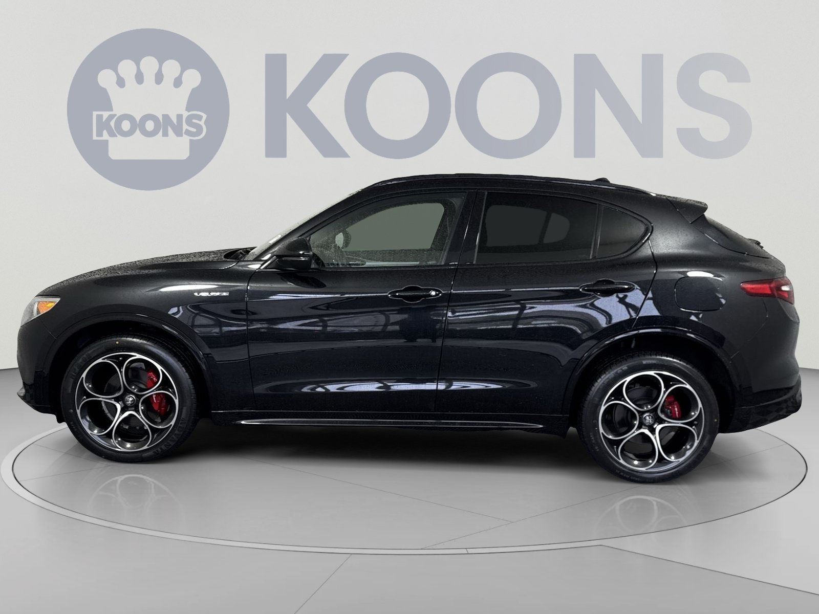 Used 2023 Alfa Romeo Stelvio Veloce AWD/4WD image 2