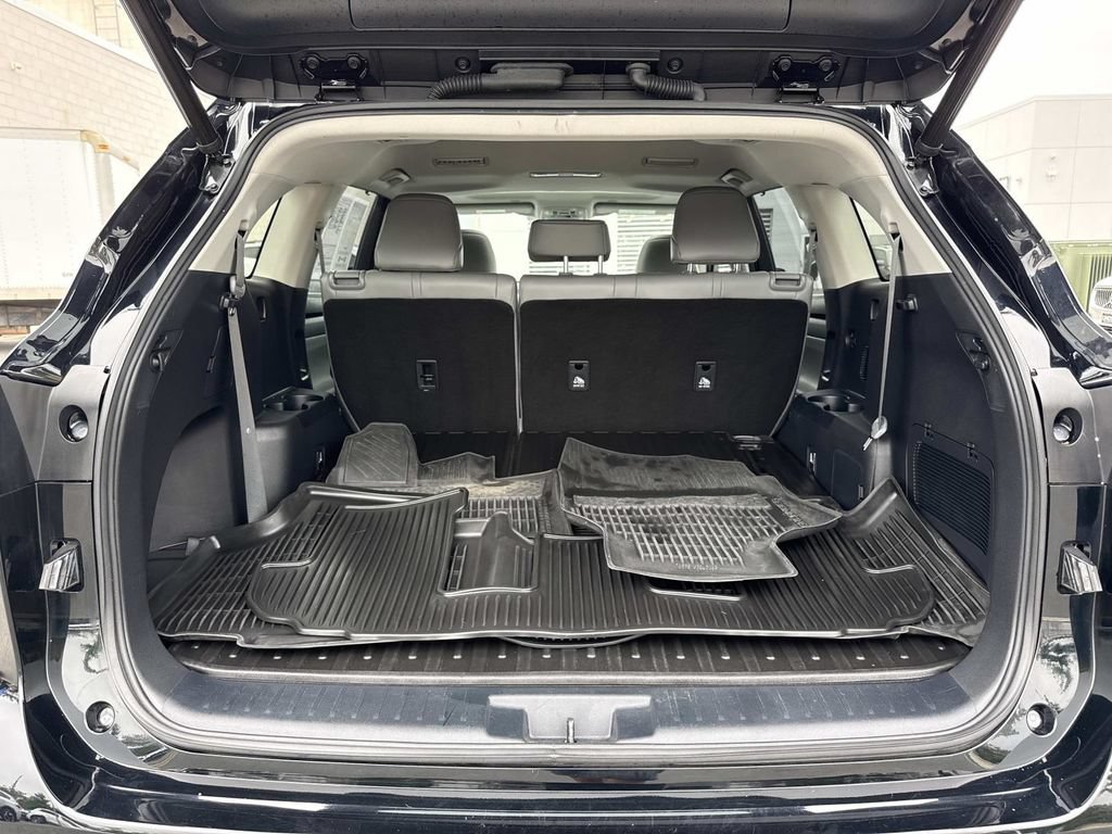 Used 2023 Toyota Highlander XLE FWD image 10