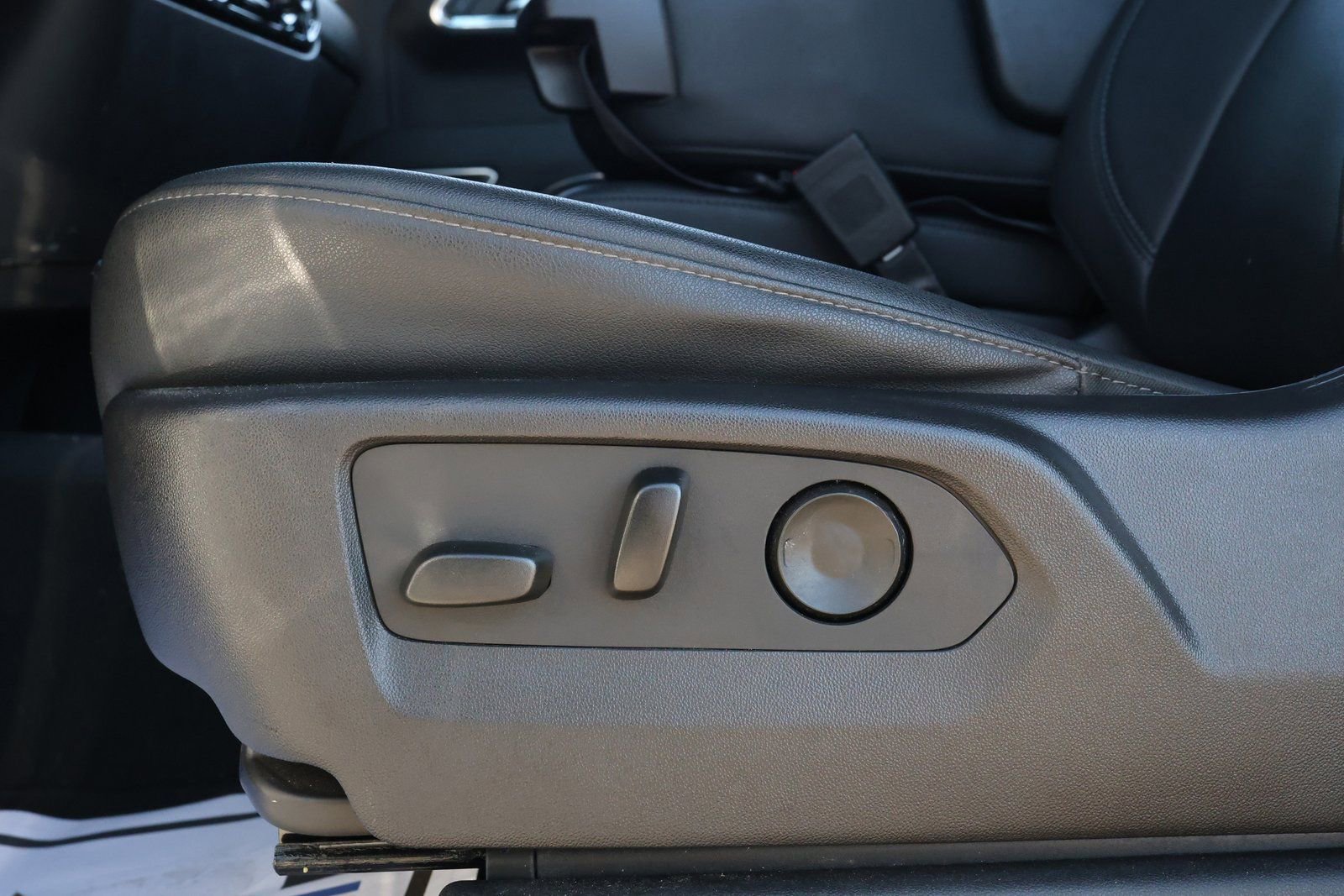 Used 2024 GMC Sierra 1500 SLT w/ X31 Off-Road Package image 27