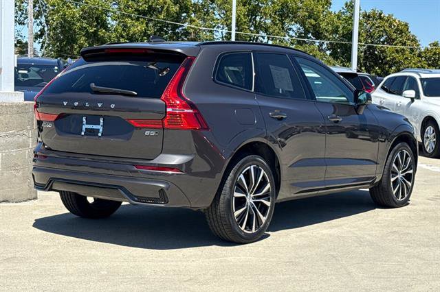 Certified 2025 Volvo XC60 B5 Plus AWD/4WD image 3