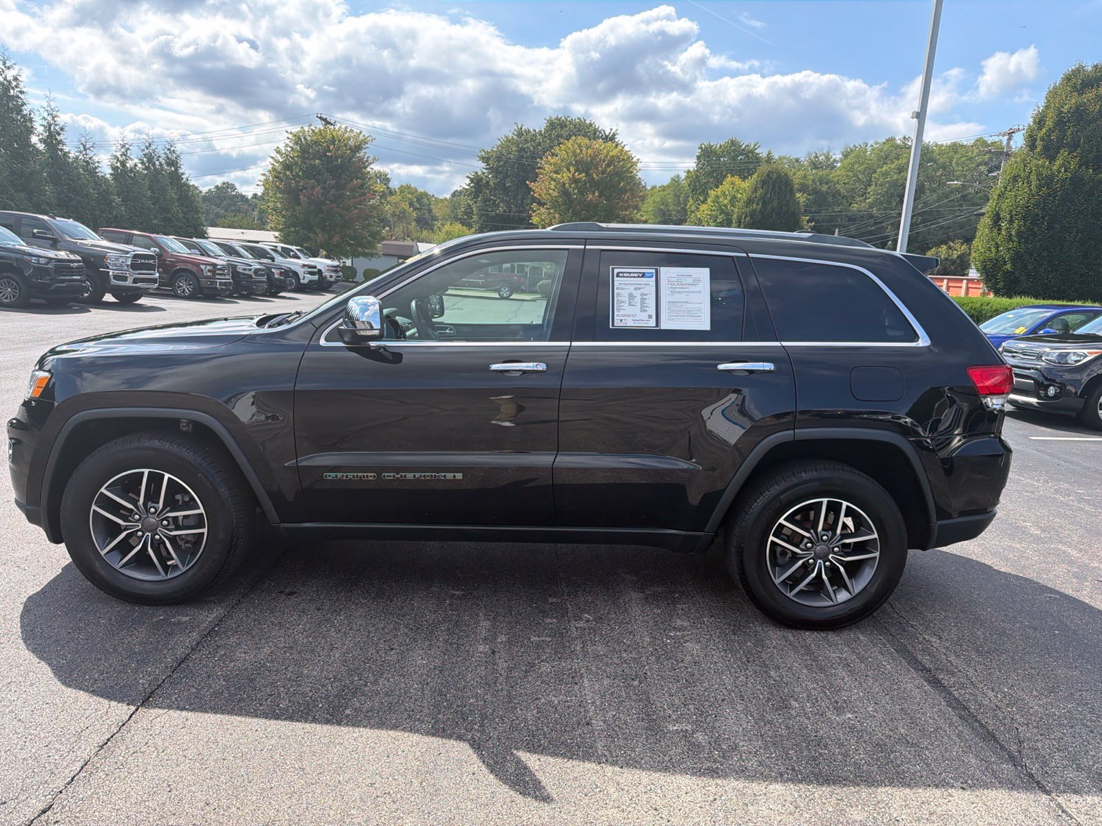 Used 2019 Jeep Grand Cherokee Limited AWD/4WD image 2