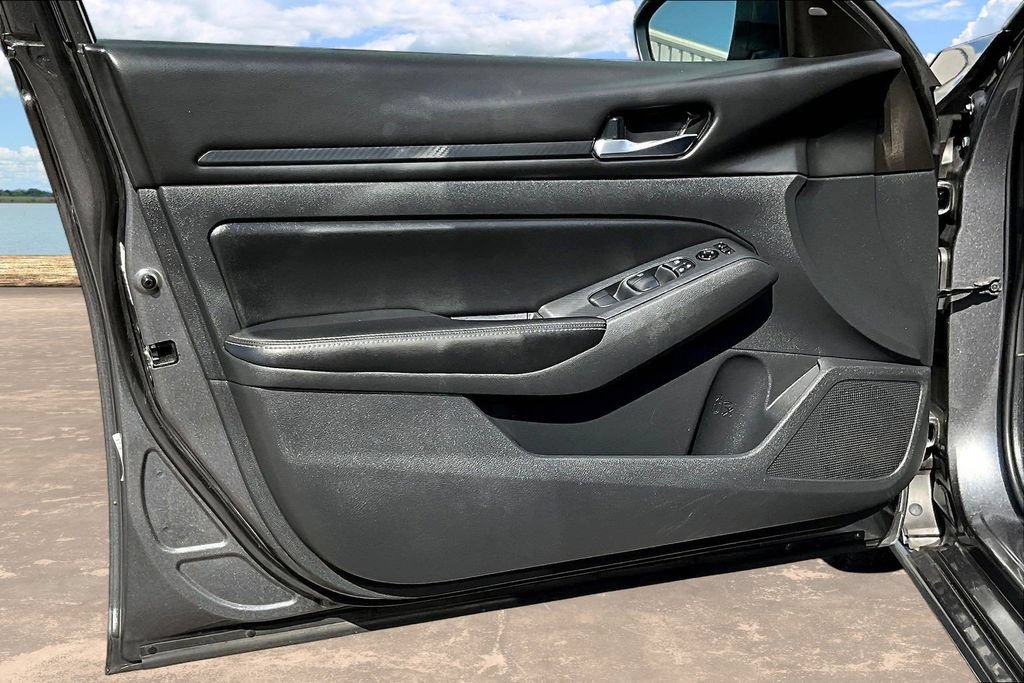 Used 2024 Nissan Altima 2.5 SV FWD image 21
