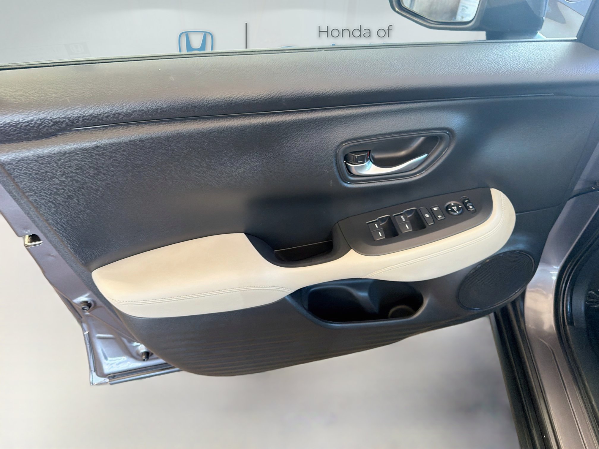 Used 2025 Honda HR-V LX image 19