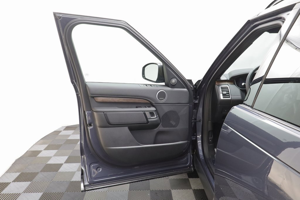 Used 2024 Land Rover Discovery Dynamic SE image 5