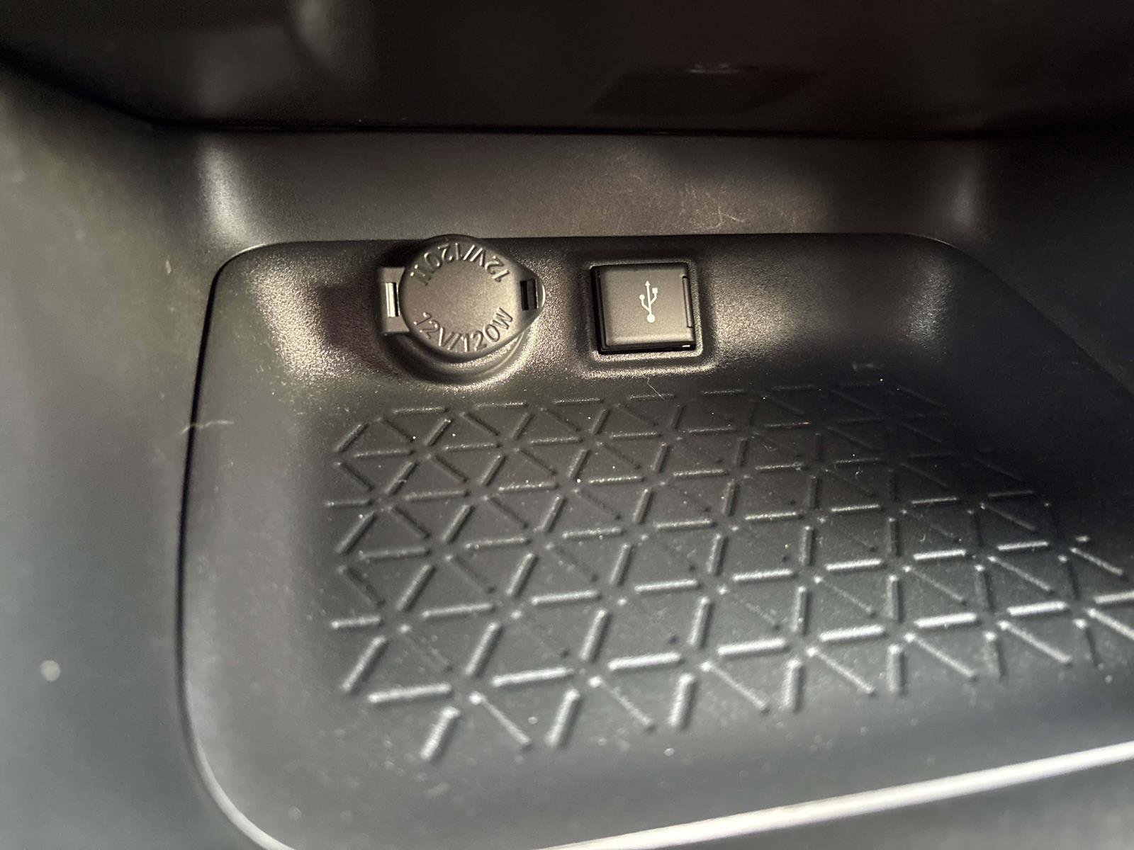 Used 2021 Toyota RAV4 XLE w/ Convenience Package image 30