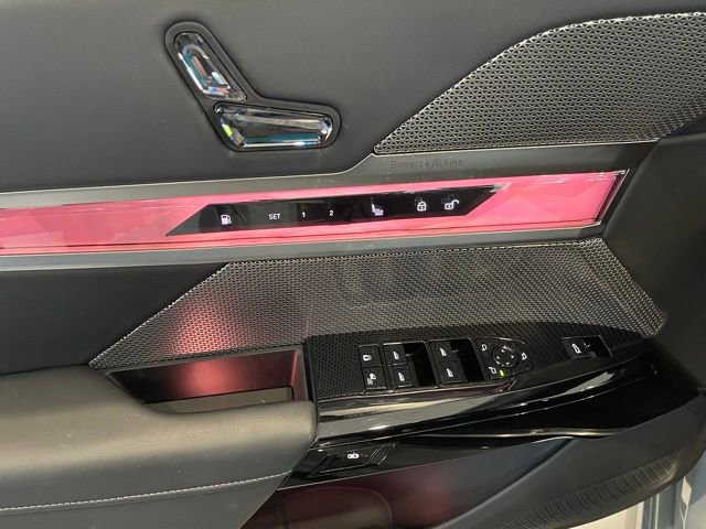 Used 2025 BMW 750e xDrive image 21