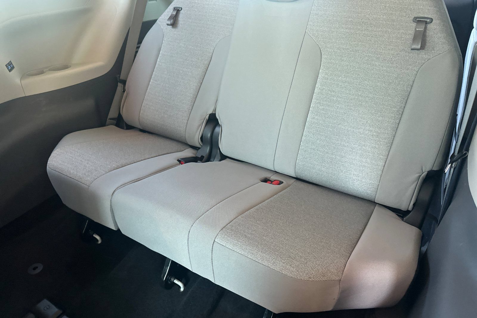 Certified 2024 Toyota Sienna LE AWD/4WD image 18