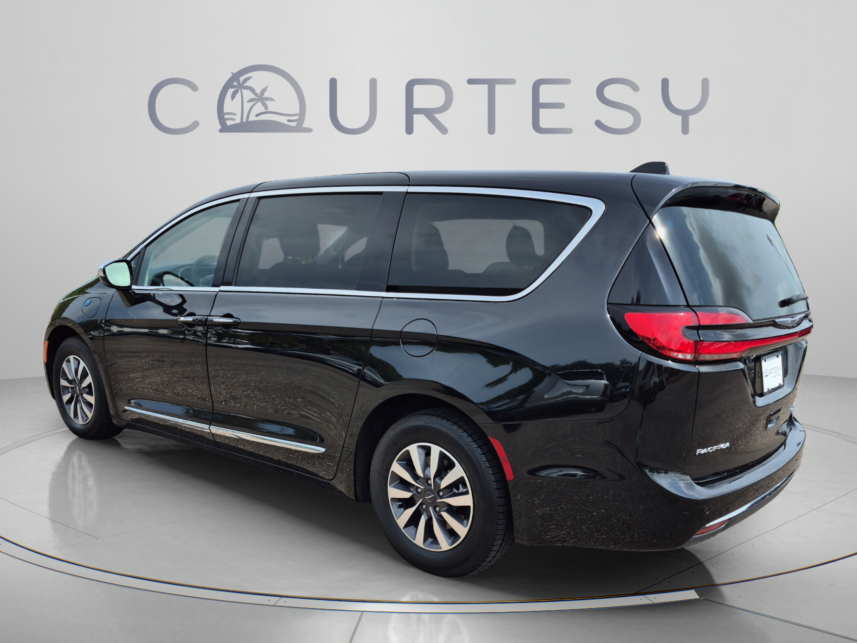 Used 2023 Chrysler Pacifica Limited FWD image 5