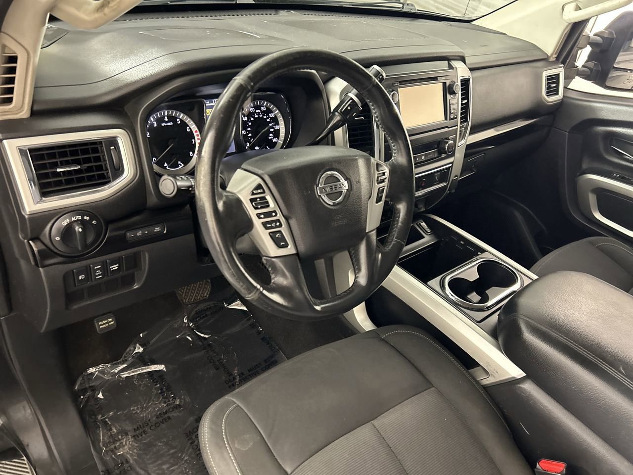 Used 2016 Nissan Titan SV image 11
