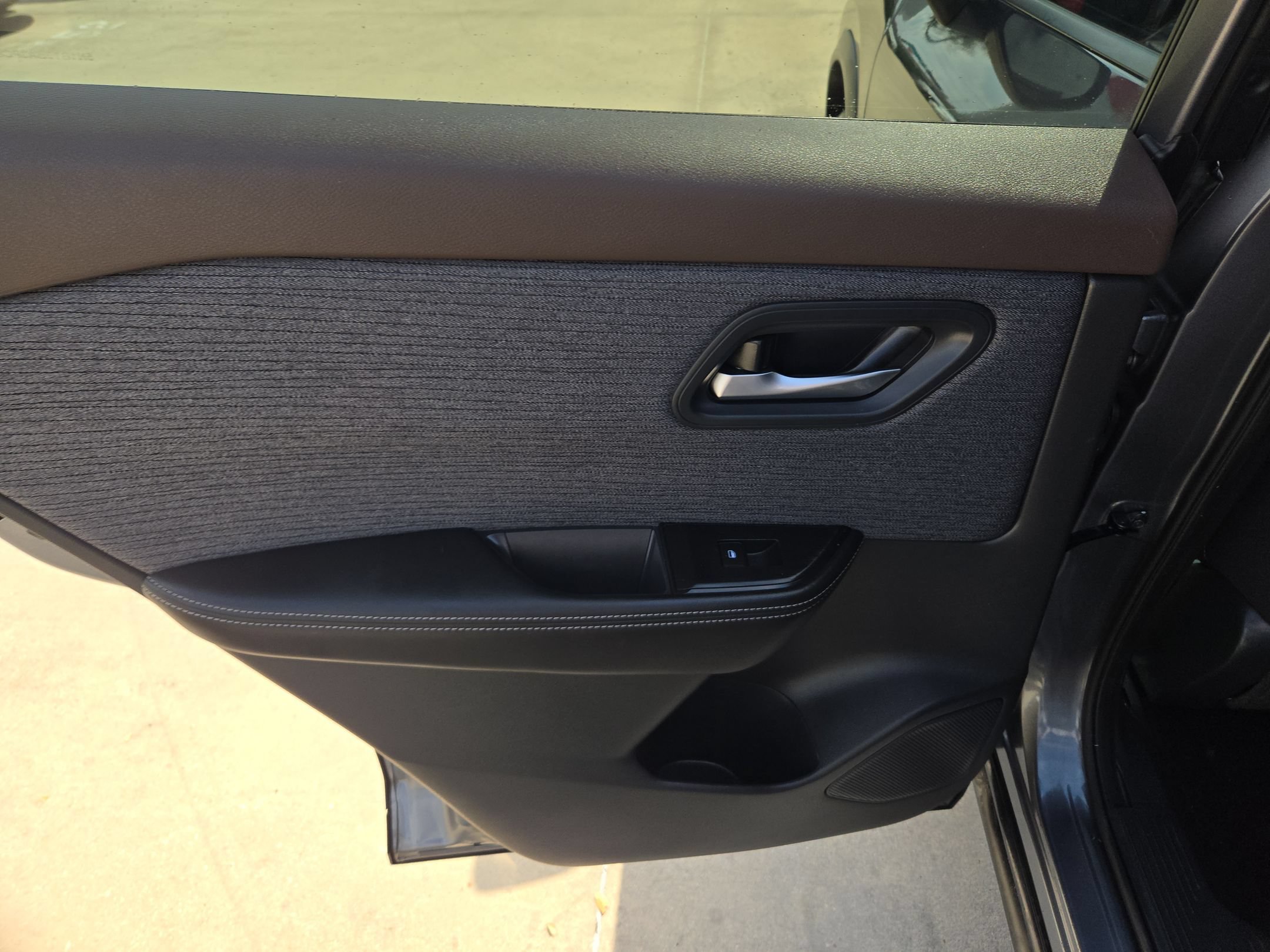 Used 2023 Nissan Rogue SV FWD image 14