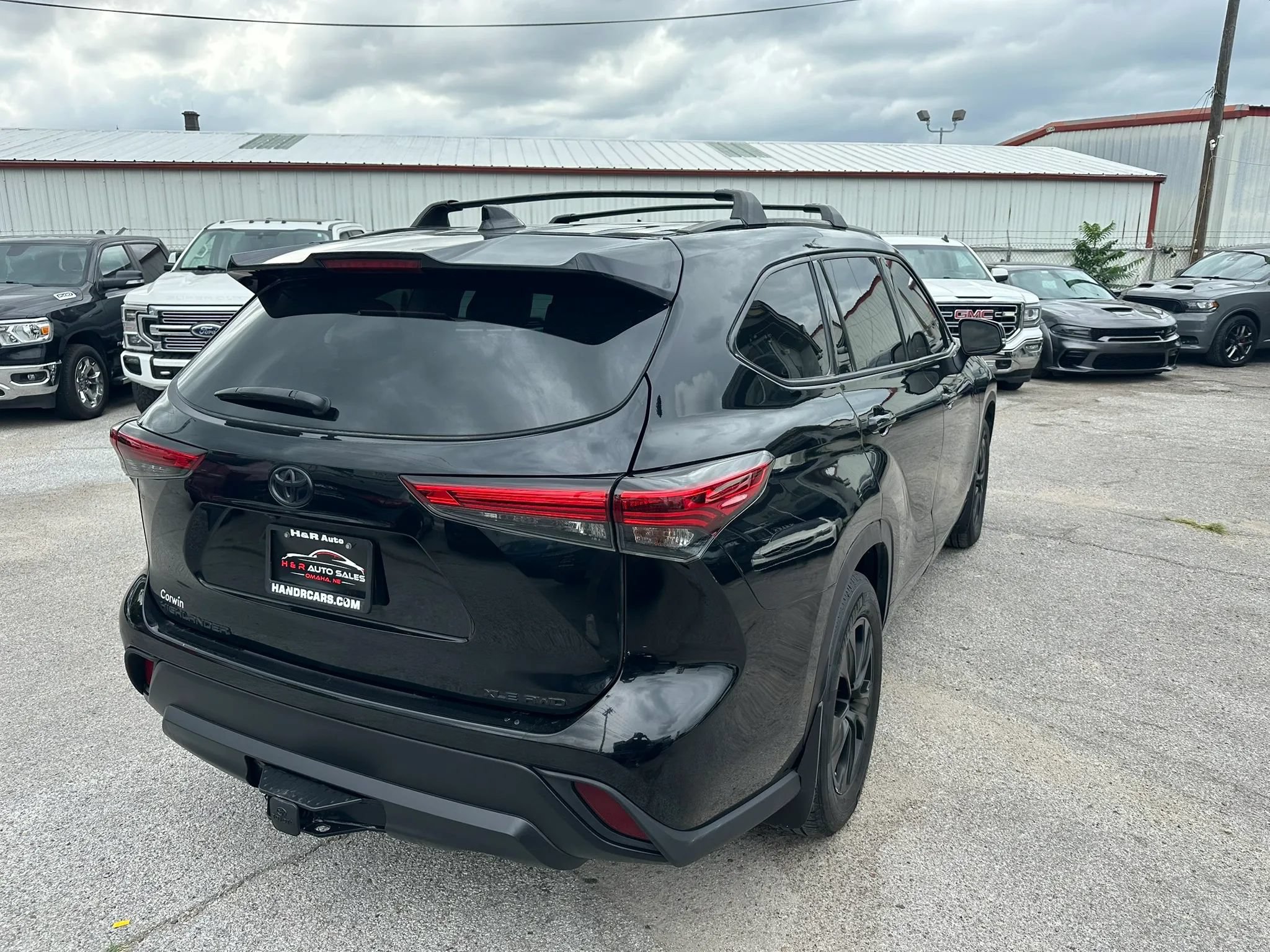 Used 2021 Toyota Highlander XLE AWD/4WD image 5