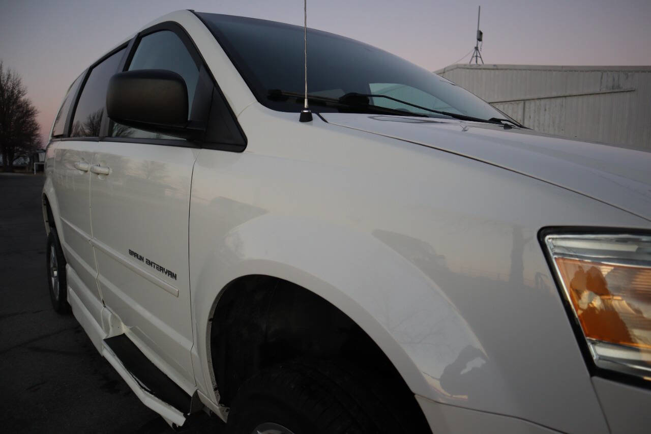 Used 2010 Dodge Grand Caravan SE w/ Climate Group image 18