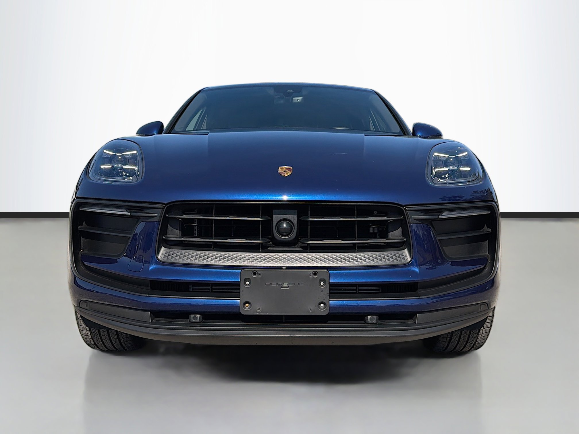 Used 2024 Porsche Macan image 8