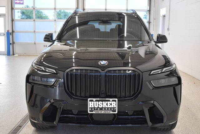 Used 2026 BMW X7 xDrive40i AWD/4WD image 3