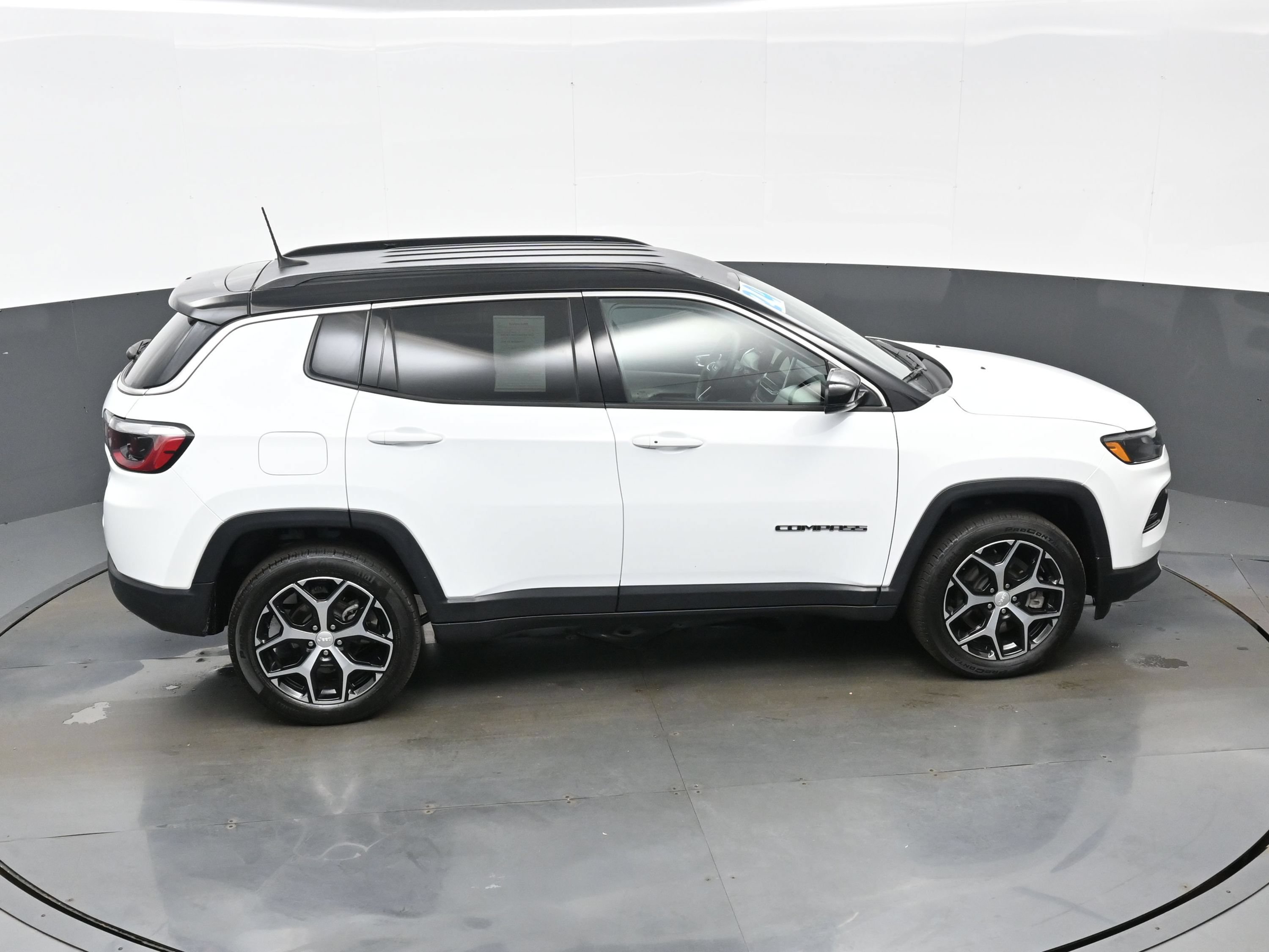 Used 2024 Jeep Compass Limited AWD/4WD image 40