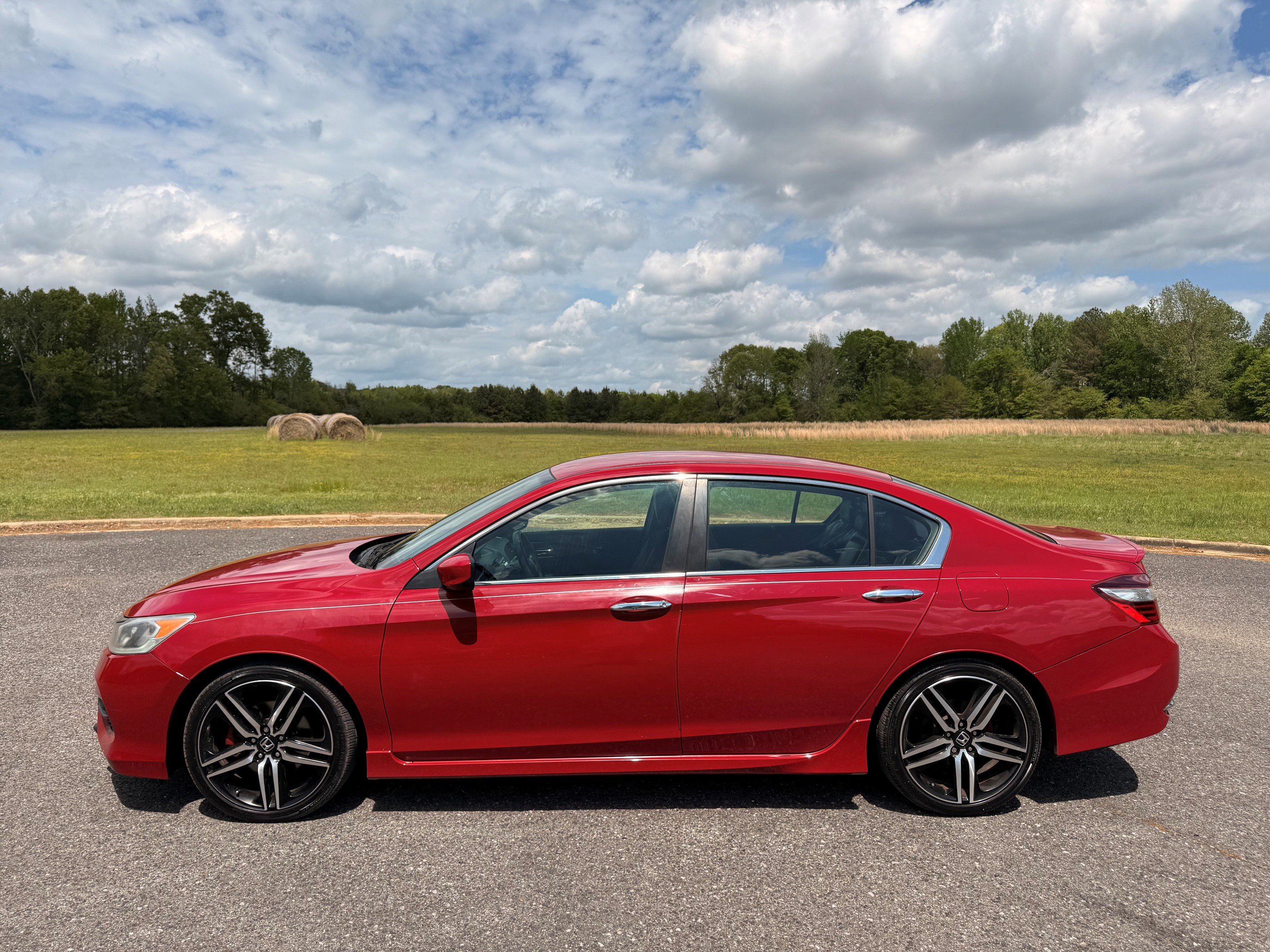 Used 2017 Honda Accord Sport image 2