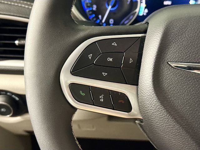 Used 2023 Chrysler Pacifica Touring-L image 29