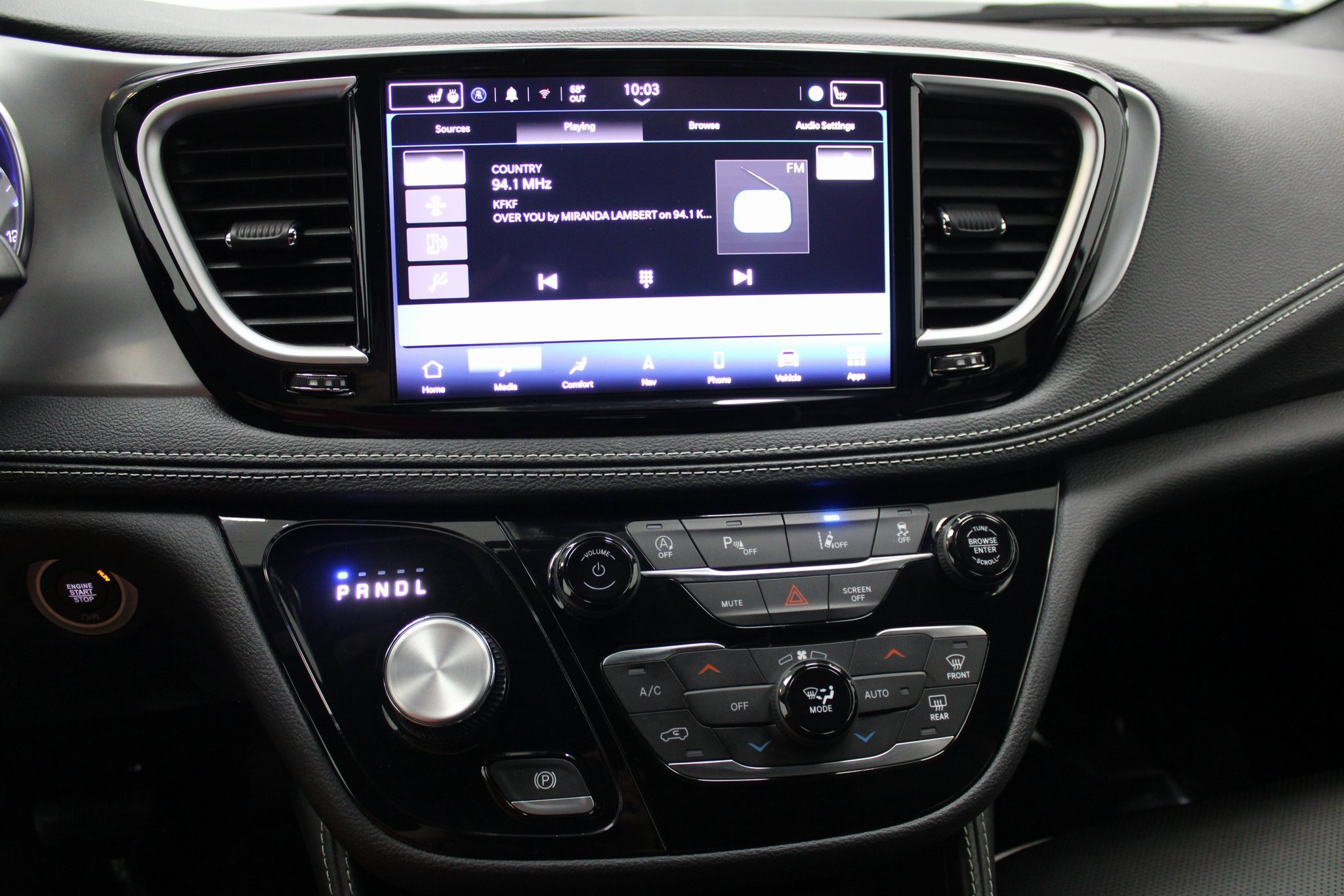 Used 2025 Chrysler Pacifica Limited image 34