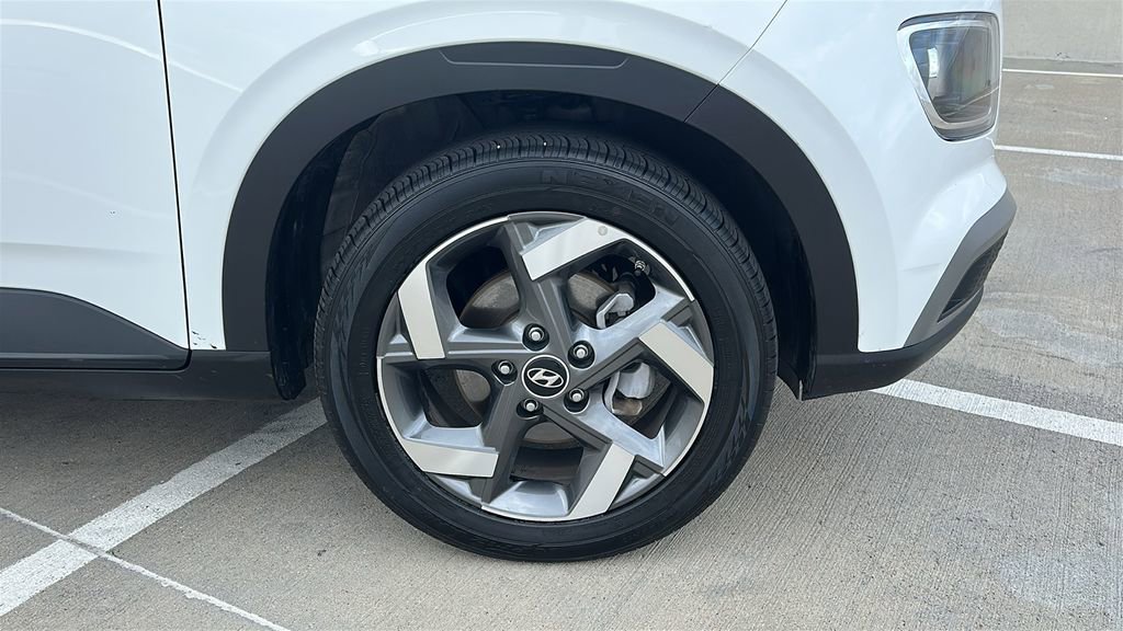 Certified 2025 Hyundai Venue SEL image 15