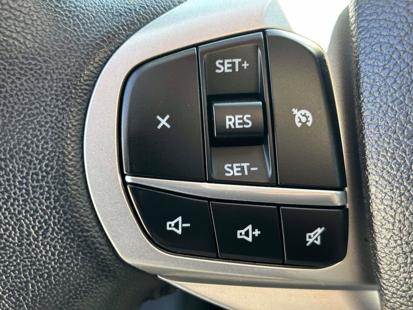 Used 2023 Ford Explorer XLT AWD/4WD image 22