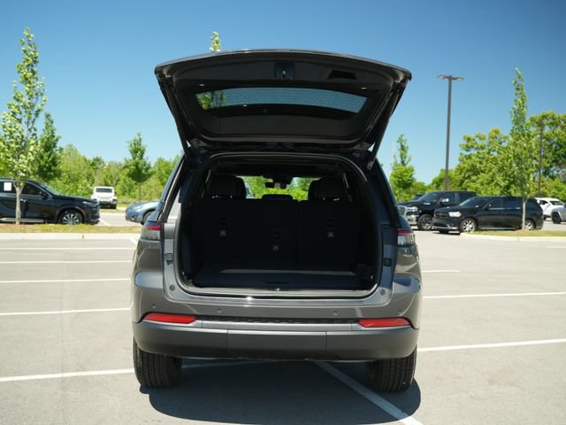New 2026 Jeep Grand Cherokee Altitude AWD/4WD image 16