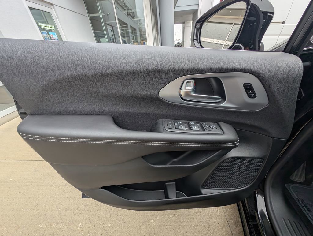 New 2026 Chrysler Pacifica Limited w/ Trailer Tow Group image 39