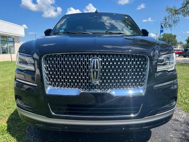 Used 2023 Lincoln Navigator L Reserve AWD/4WD image 3