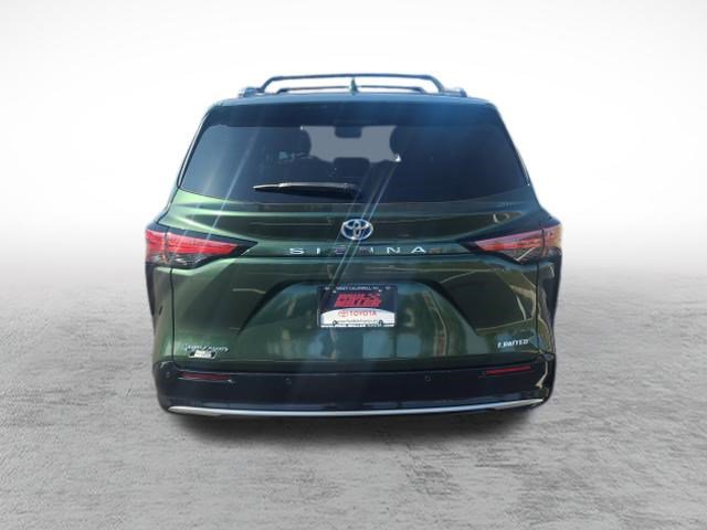 Used 2025 Toyota Sienna Limited image 7
