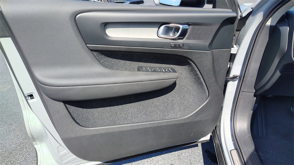 New 2026 Volvo XC40 B5 Core image 8