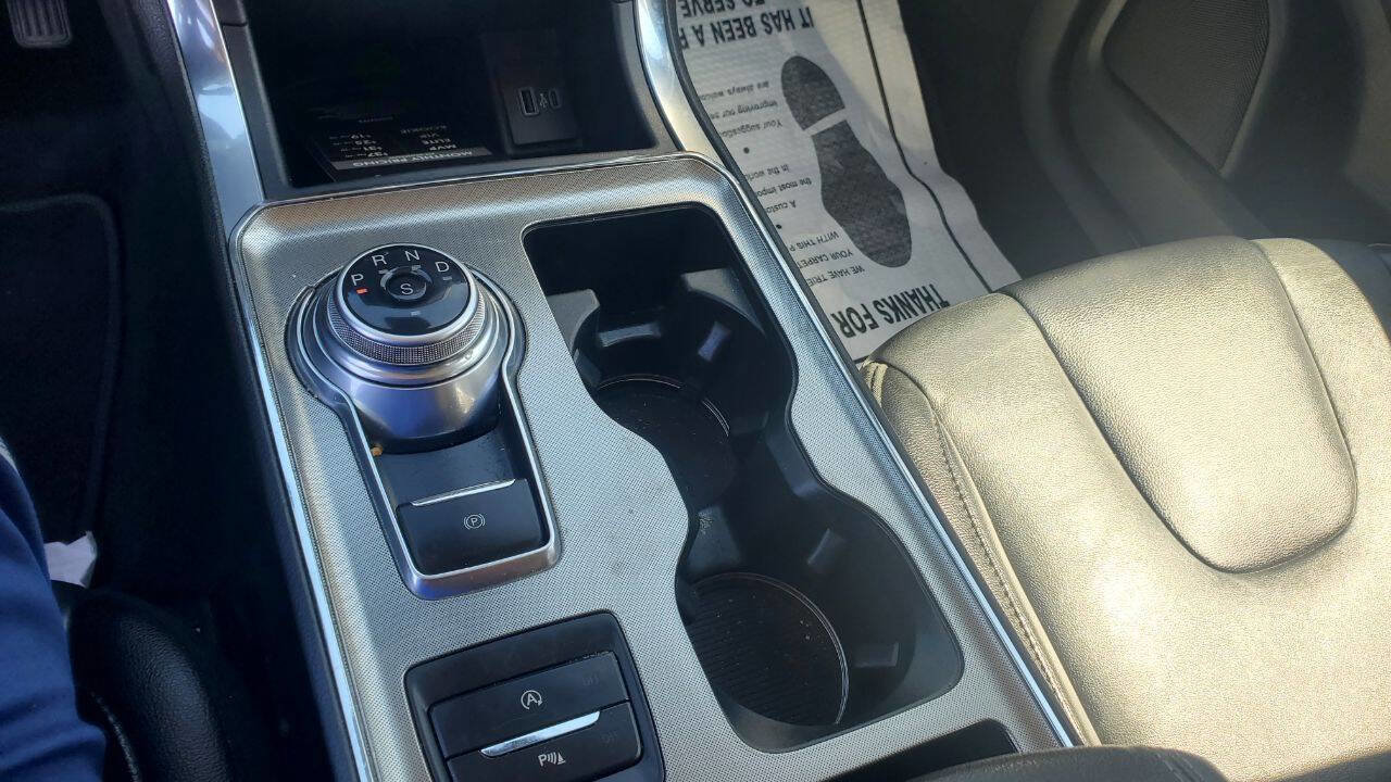 Used 2022 Ford Edge Titanium AWD/4WD image 18